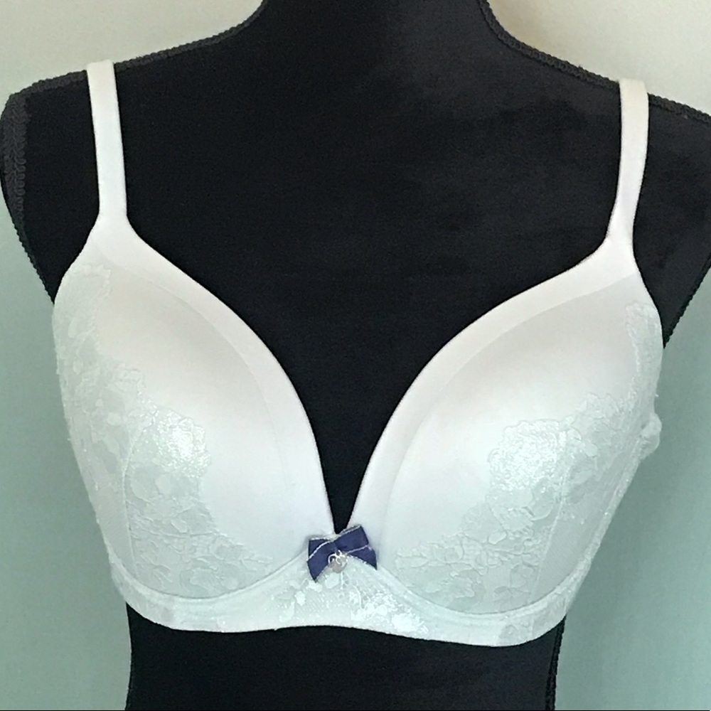 Victoria Secret 38C no wire bra